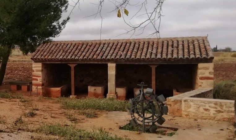 Lavadero público y puente sobre el Tortillo